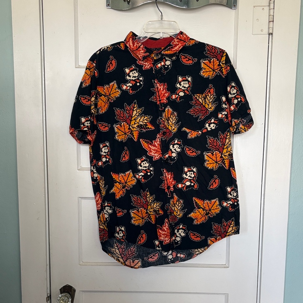 Nintendo Super Mario Bros. 3 Black and Orange Leaf Print Shirt Size L